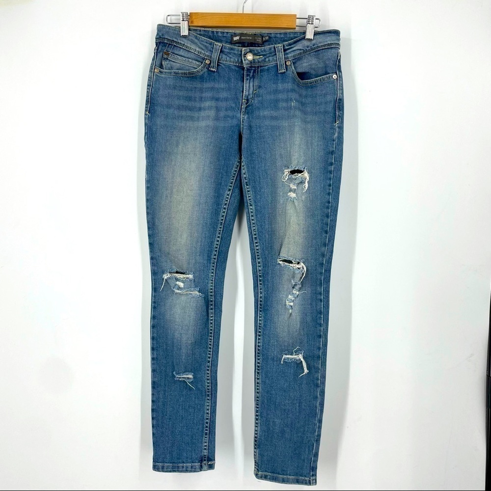 Levi’s Demi Curvy Low Rise 9/29 Distressed Skinny